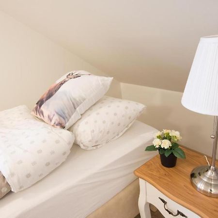 Guesthouse Grund กรินดาวิก ภายนอก รูปภาพ