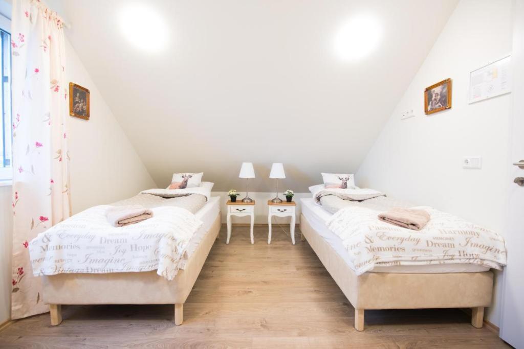 Guesthouse Grund กรินดาวิก ภายนอก รูปภาพ