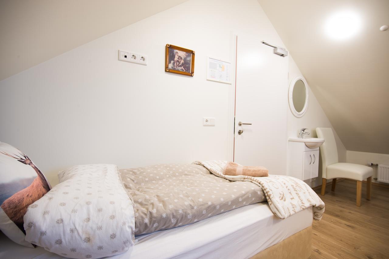 Guesthouse Grund กรินดาวิก ภายนอก รูปภาพ