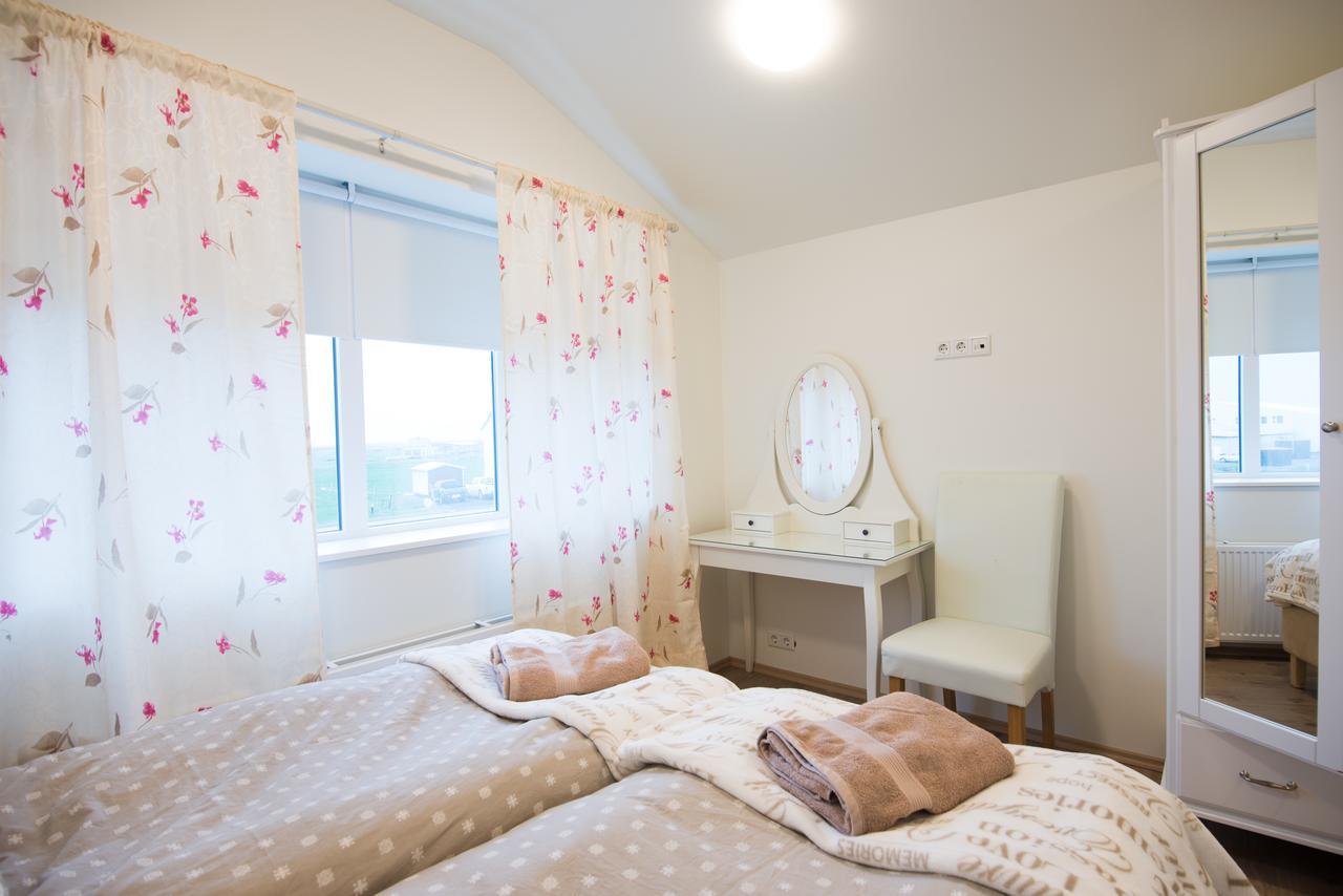 Guesthouse Grund กรินดาวิก ภายนอก รูปภาพ