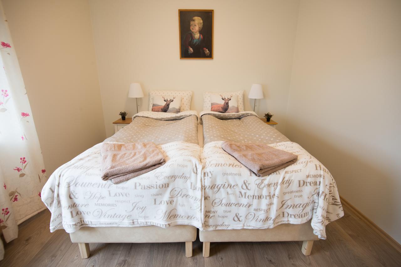 Guesthouse Grund กรินดาวิก ภายนอก รูปภาพ