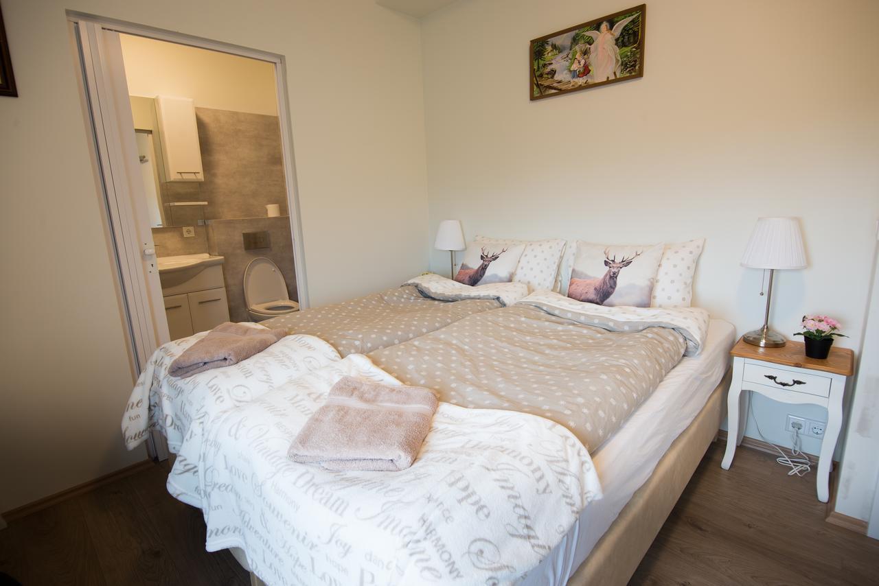 Guesthouse Grund กรินดาวิก ภายนอก รูปภาพ