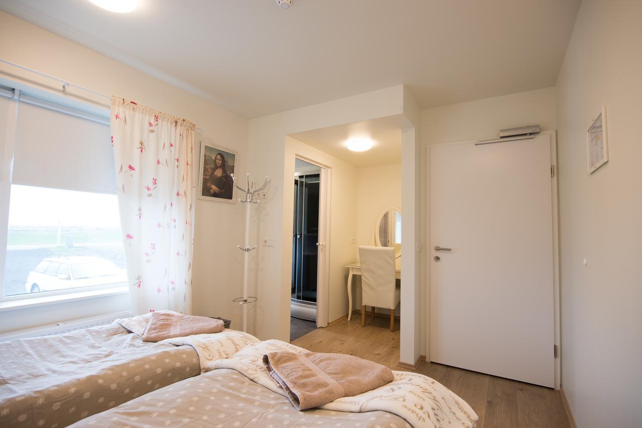 Guesthouse Grund กรินดาวิก ภายนอก รูปภาพ