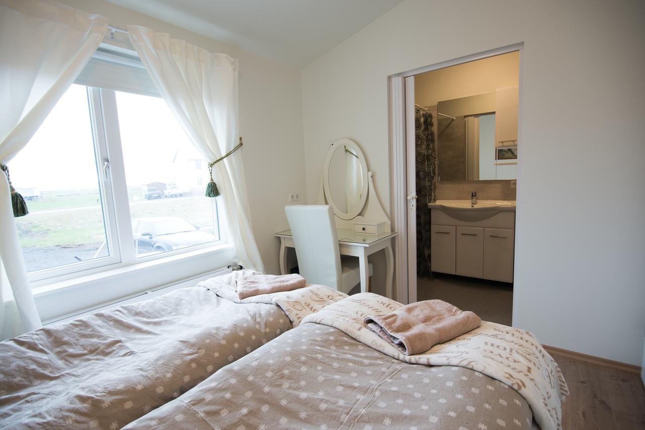 Guesthouse Grund กรินดาวิก ภายนอก รูปภาพ