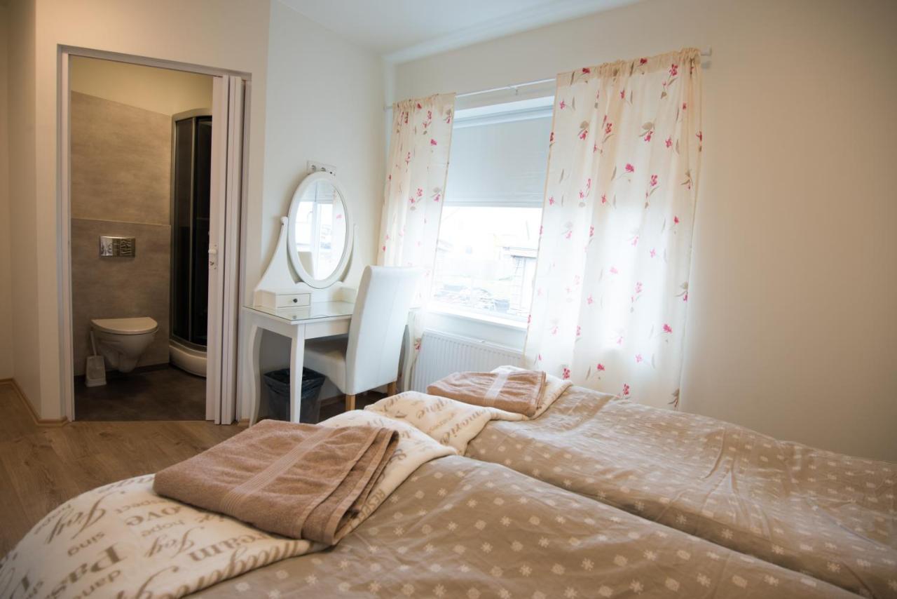 Guesthouse Grund กรินดาวิก ภายนอก รูปภาพ